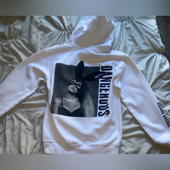 Ariana Grande Sweatshirt - Picture 2 of 3